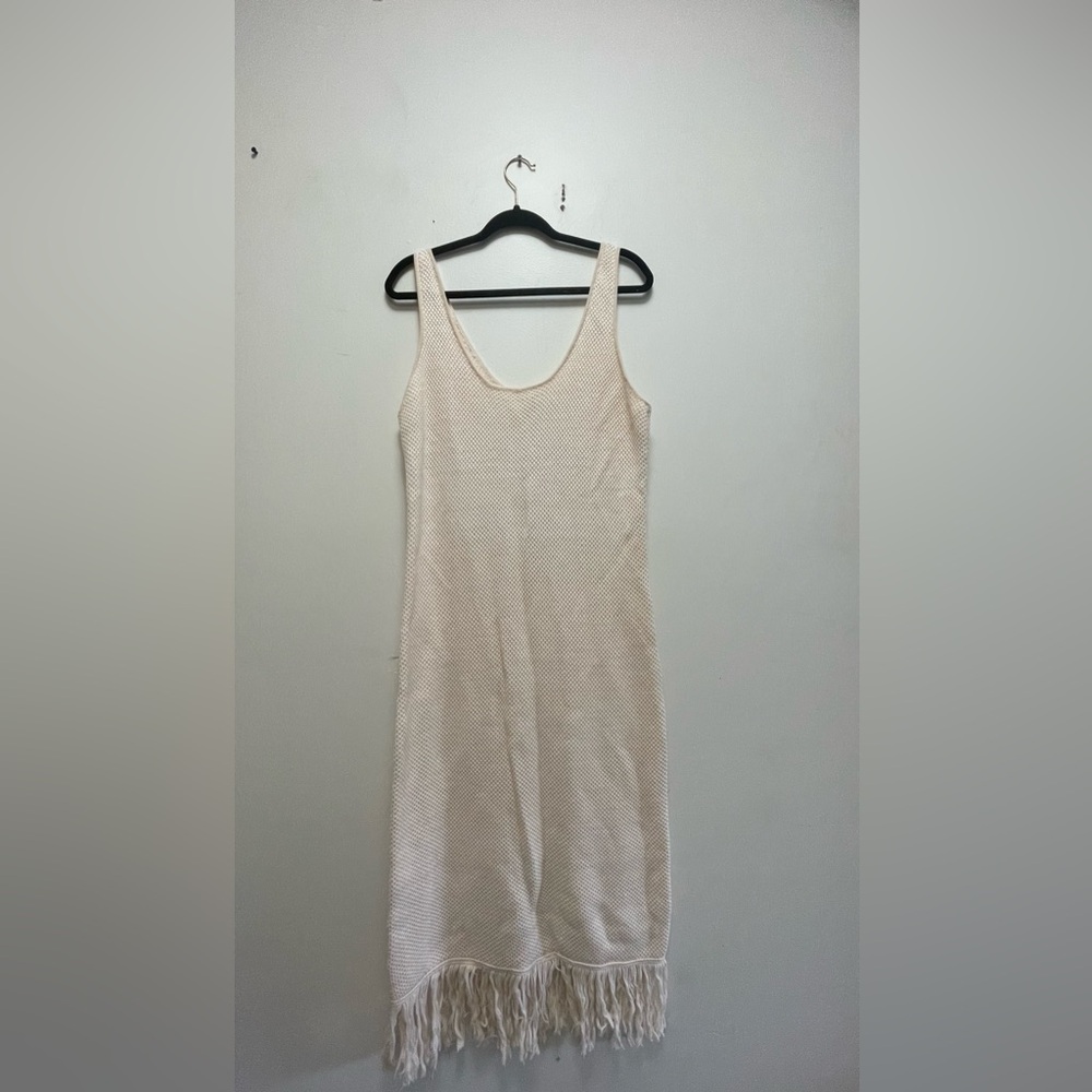 White knitted dress